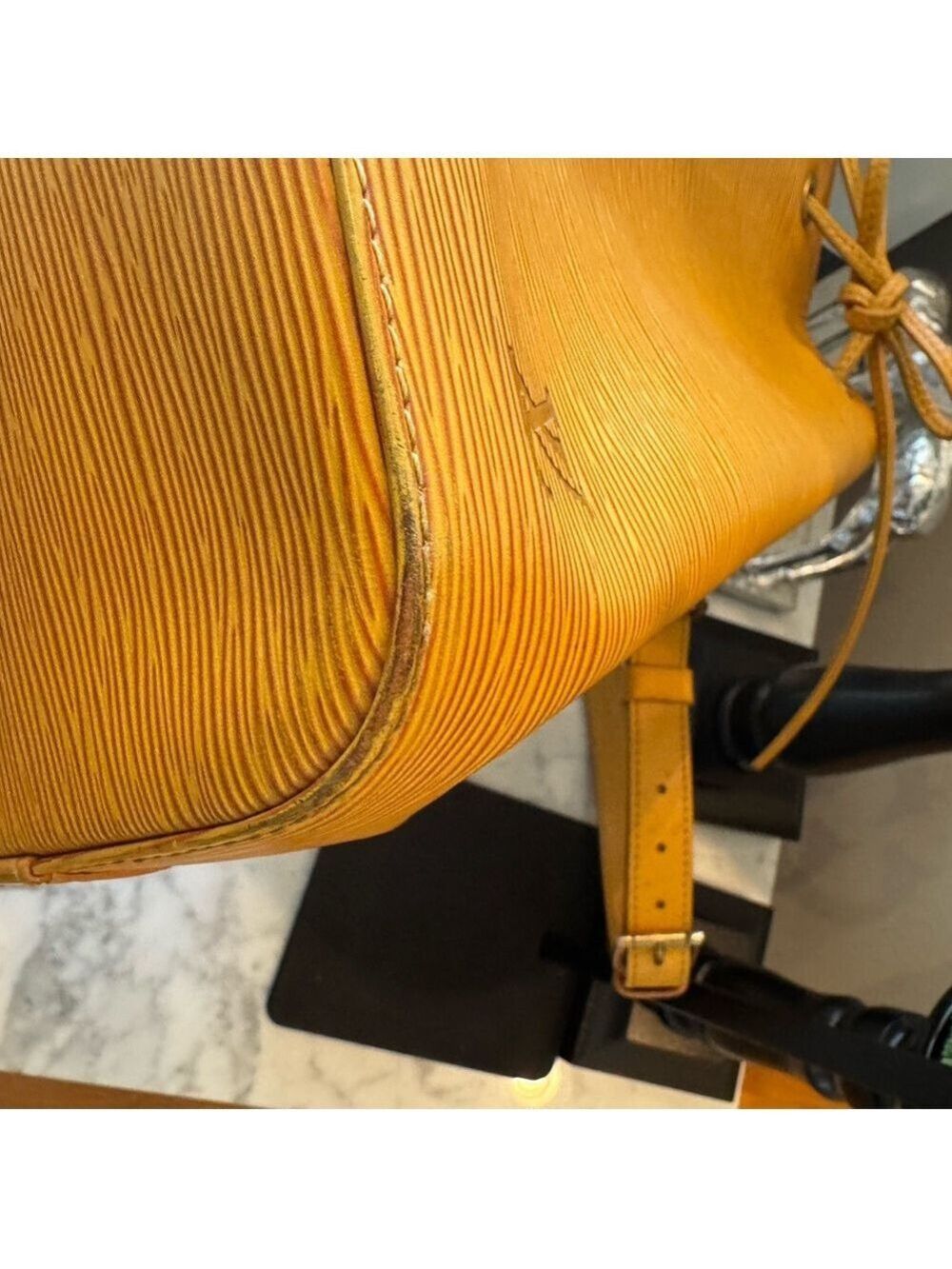 Louis Vuitton - Authentic - Yellow Epi Petite Noe w/purple interior - EUC AR0934 - Picture 9 of 14